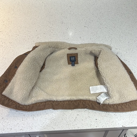 12-18m sherpa lined GAP corduroy jacket - Picture 3 of 4